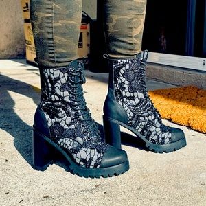 Dolls Kill sz 6 Lullaby Lace